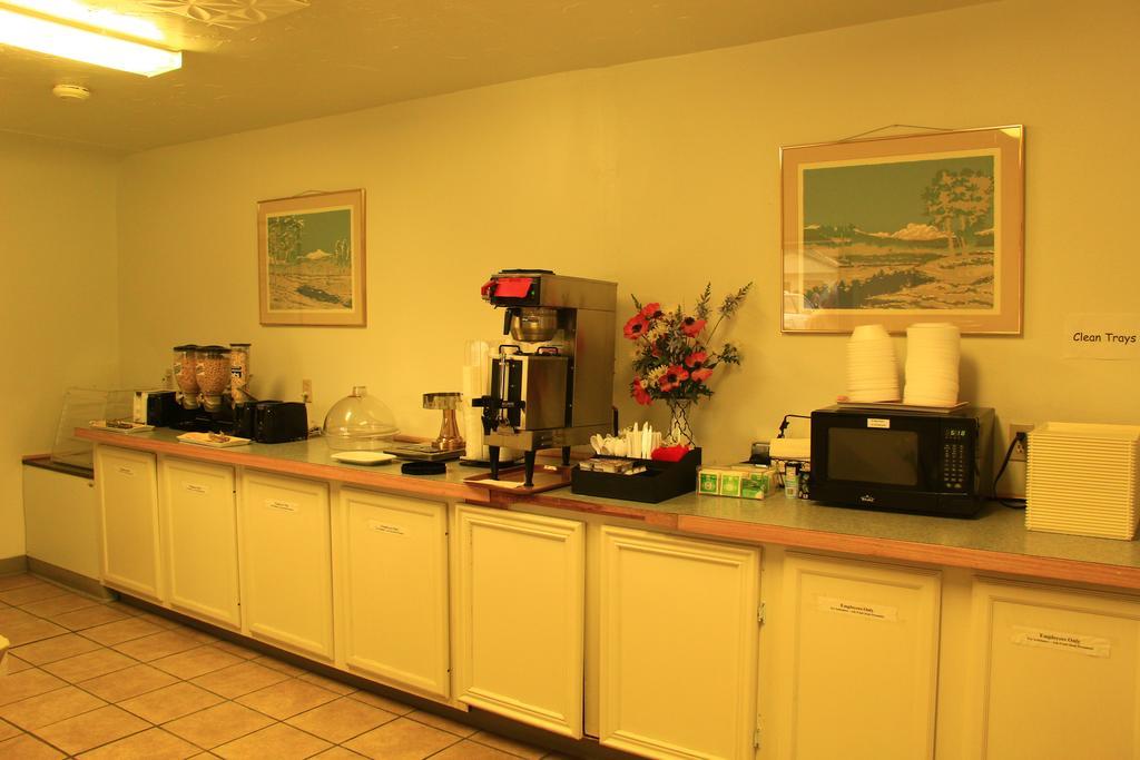 Sunrise Motor Inn Коди Экстерьер фото