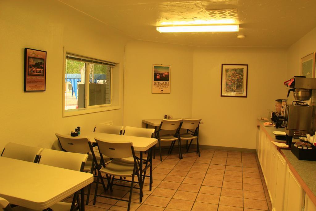 Sunrise Motor Inn Коди Экстерьер фото